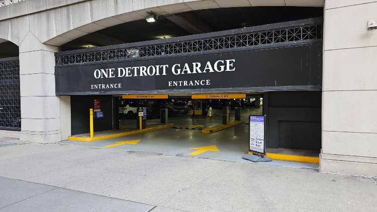 (M) ONE DETROIT CENTER GARAGE details